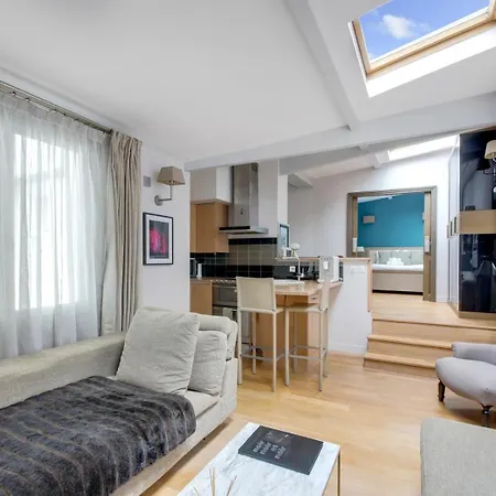 Marais Bretagne Area Apartment