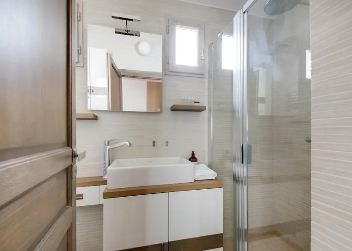 Marais Bretagne Area *